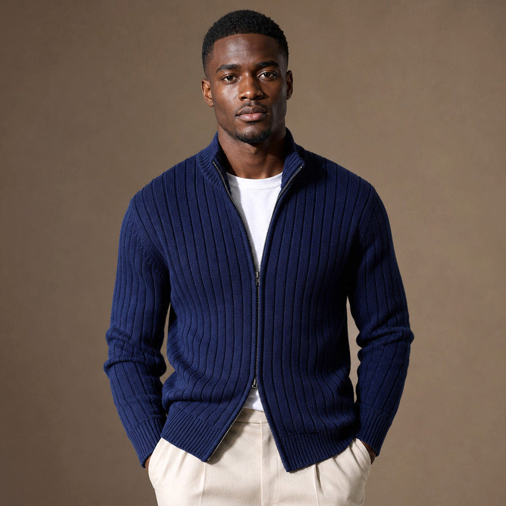 Brusor | Strickpullover Reißverschluss Stehkragen in Blau – Premium Editorial