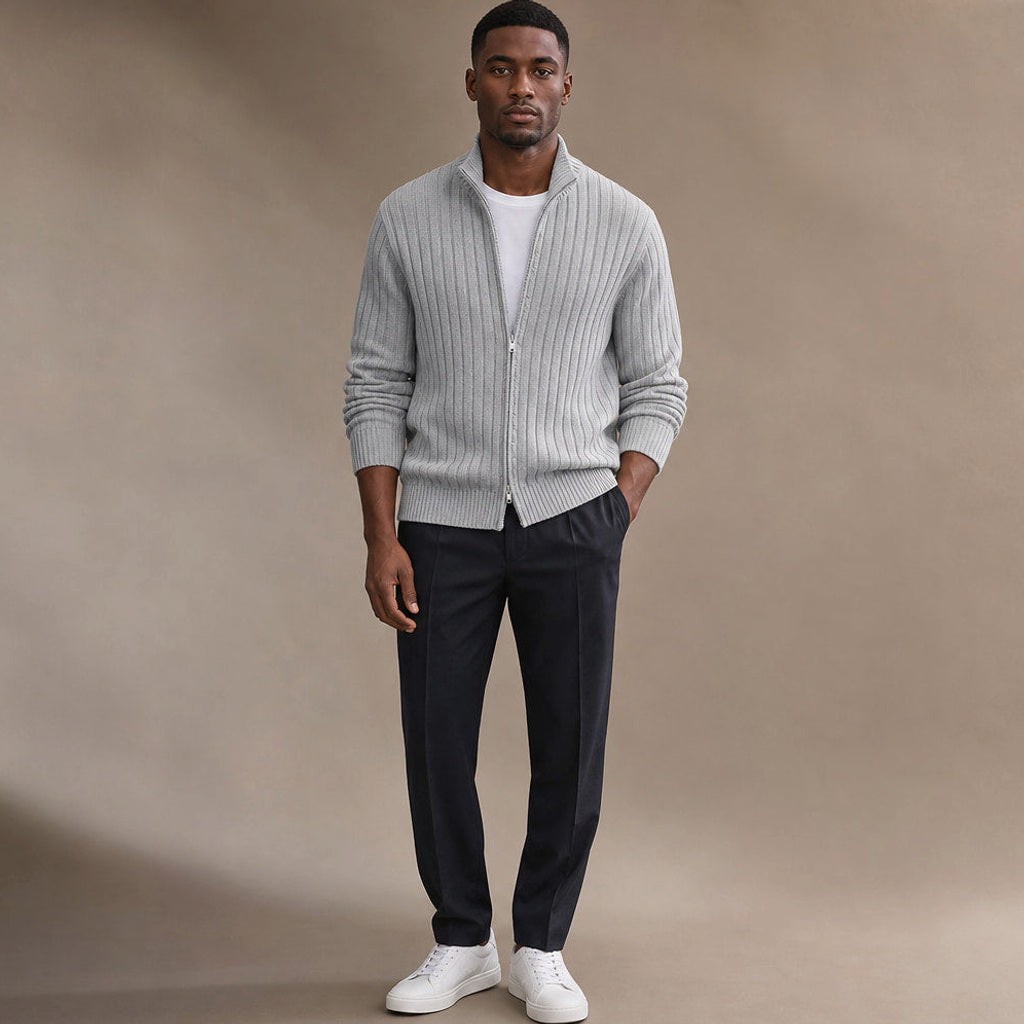 Brusor | Strickpullover Reißverschluss Stehkragen Hellgrau – Gesamtlook