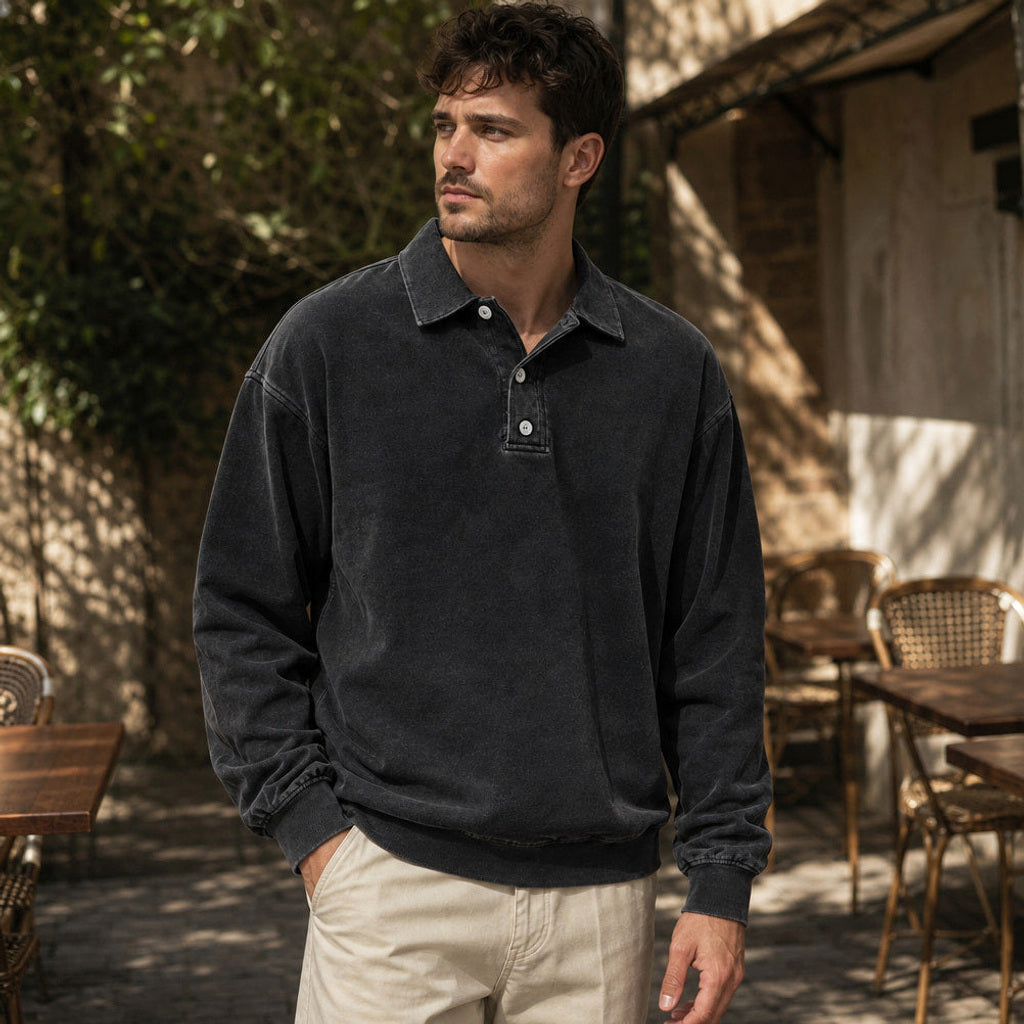 Charner | Poloshirt Drop Shoulder Relaxed Fit Schwarz – Gestyltes Editorial-Foto