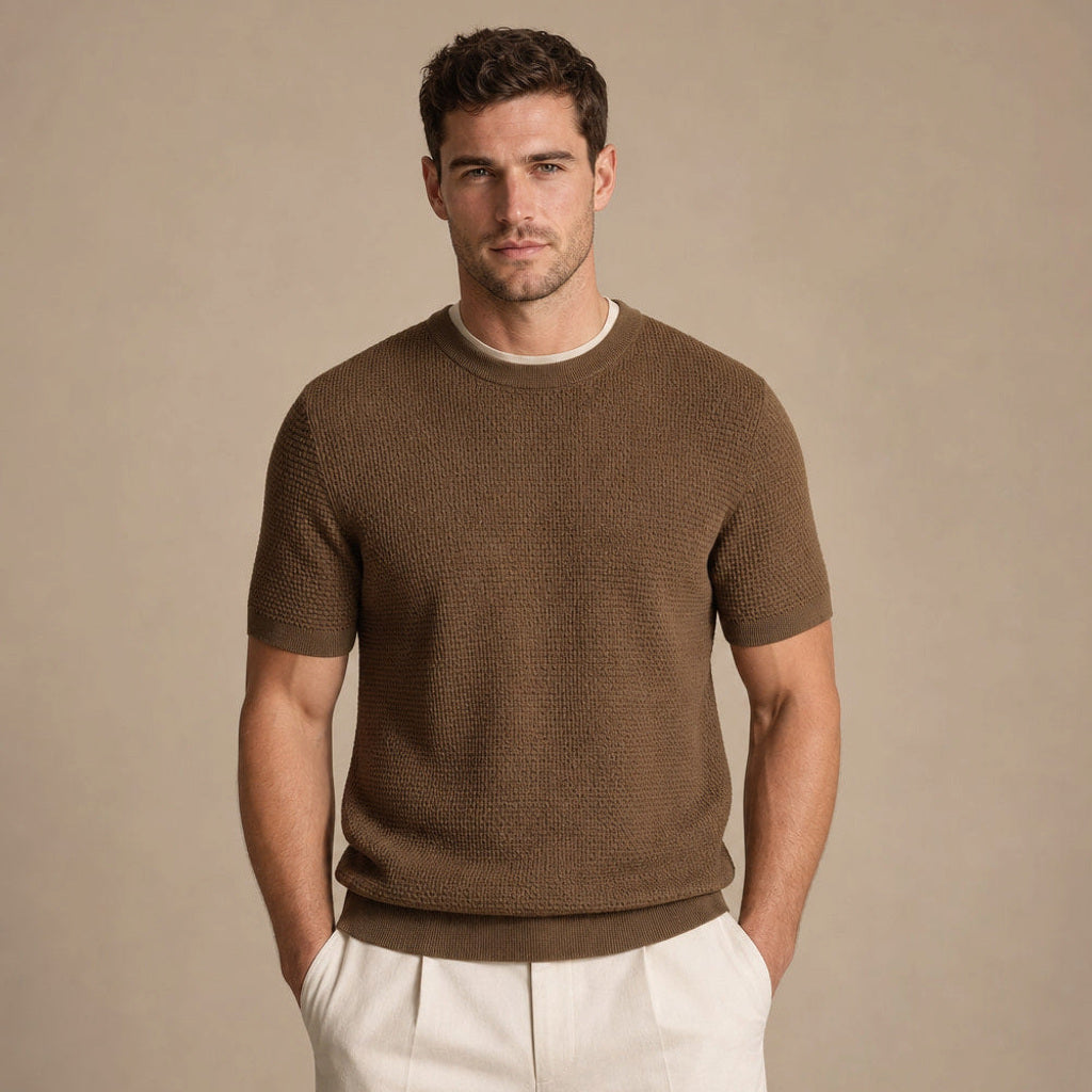 Kieran | Strickshirt Rundhals Strukturgestrick in Braun – Premium Editorial
