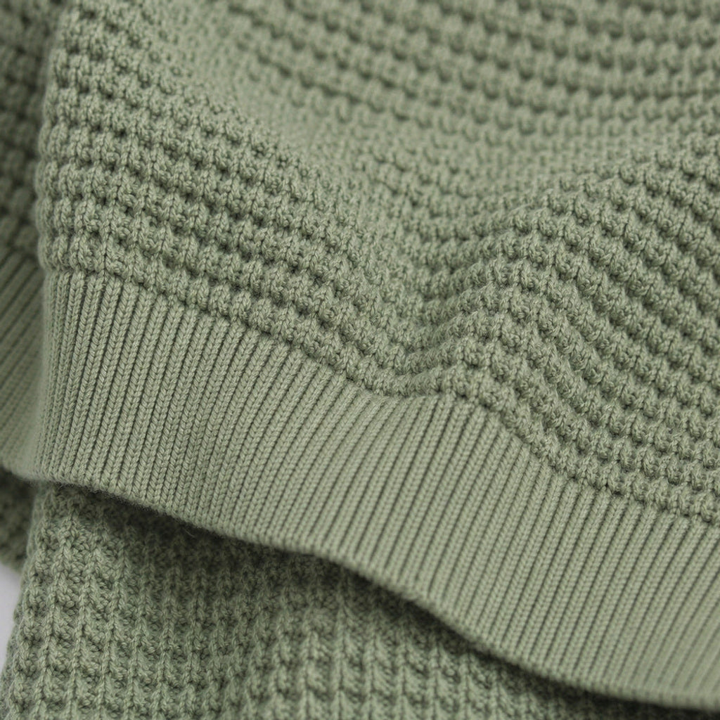Kieran | Strickshirt Rundhals Strukturgestrick Grün – Stoff- und Detailaufnahme