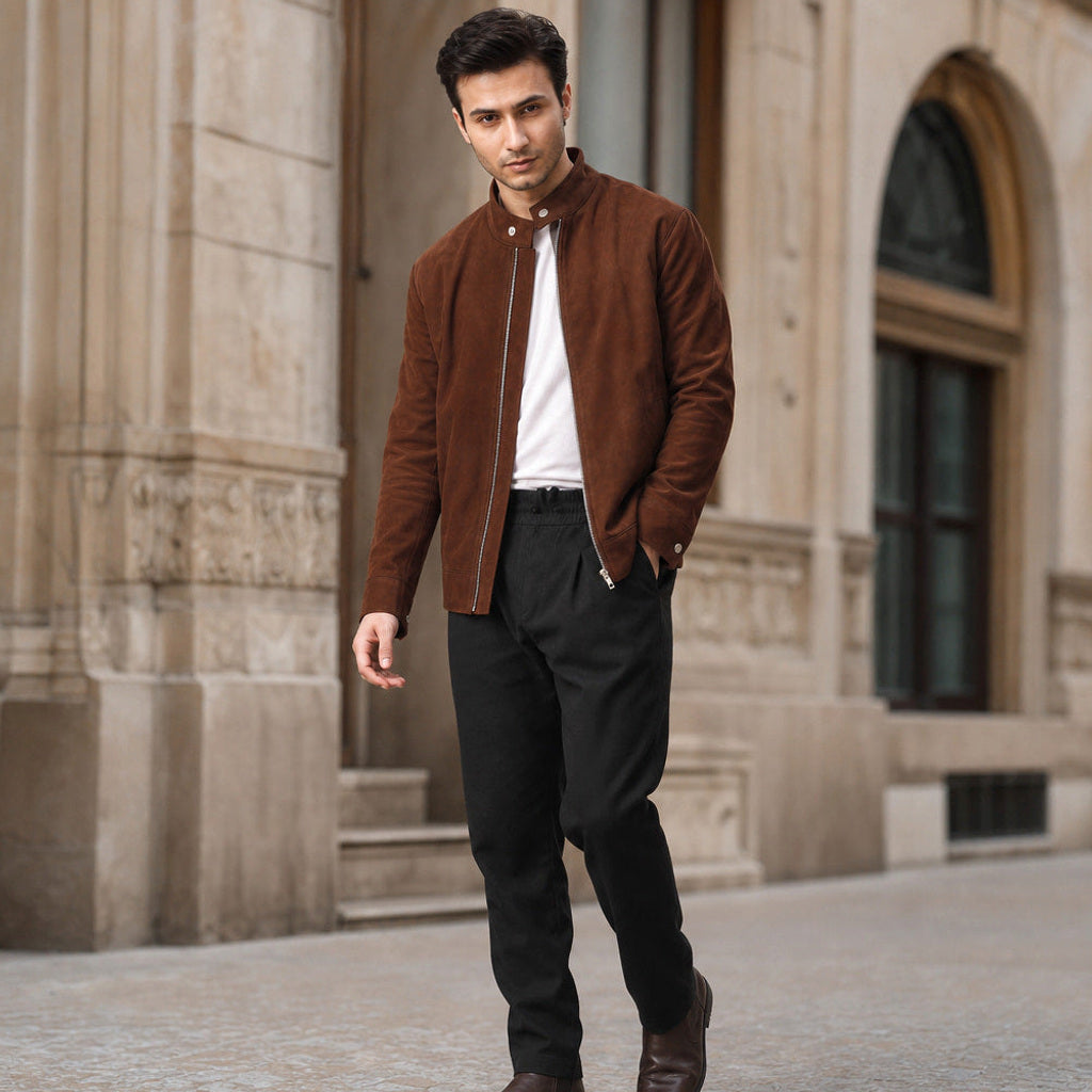 Eginwin | Bomberjacke Wildleder Dunkelbraun – Gestyltes Editorial-Foto