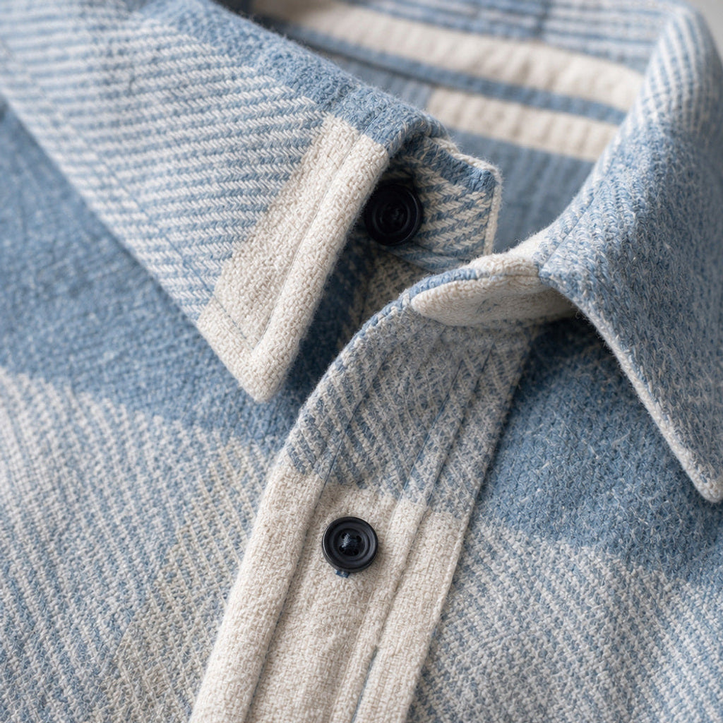 Fenlor | Flanellhemd Karo Relaxed Fit Blau – Stoff- und Detailaufnahme