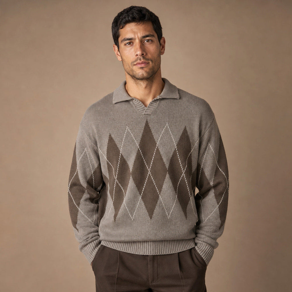 Friedbert | Strickpullover Argyle Hemdkragen in Taupe – Premium Editorial