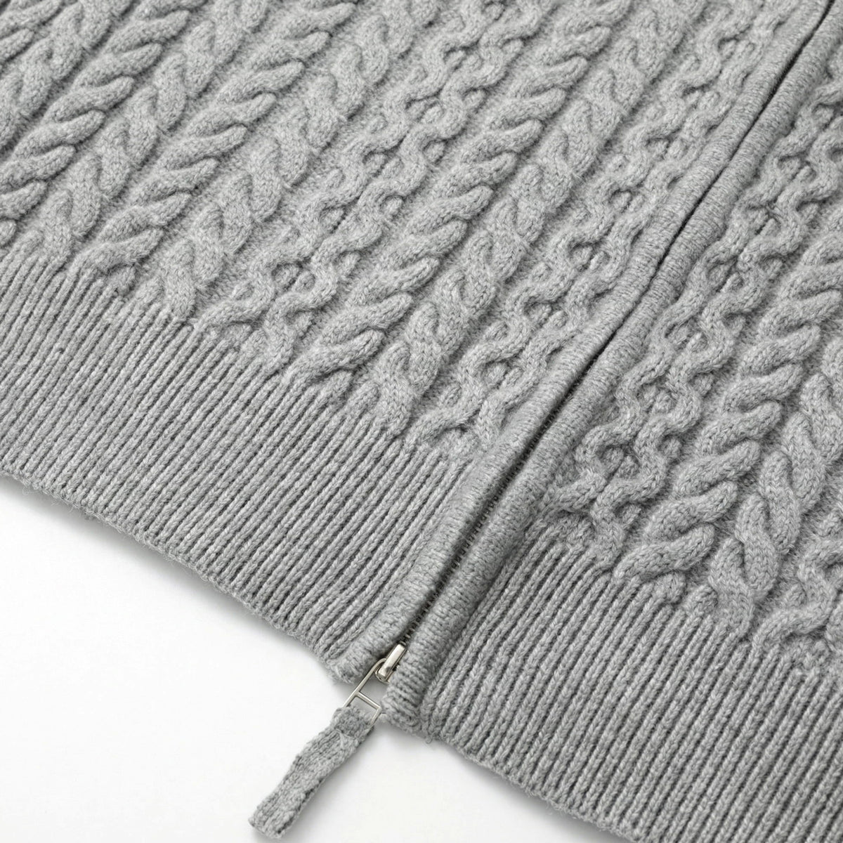 Hiltbert | Strickjacke Zopfmuster Stehkragen – Produktfoto