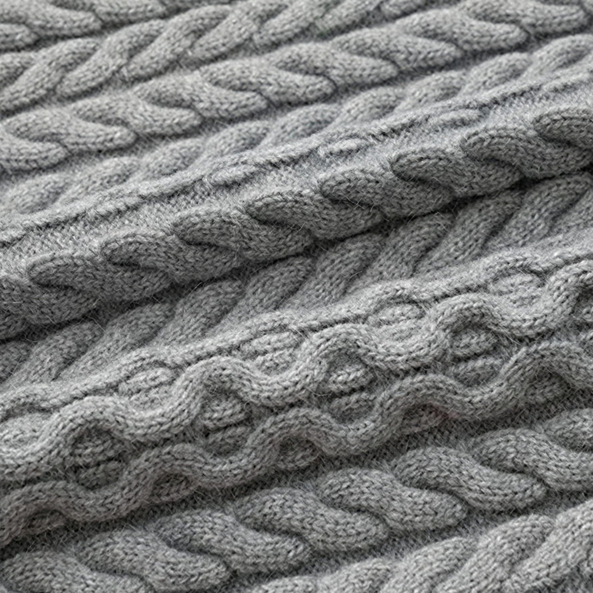 Hiltbert | Strickjacke Zopfmuster Stehkragen – Produktfoto