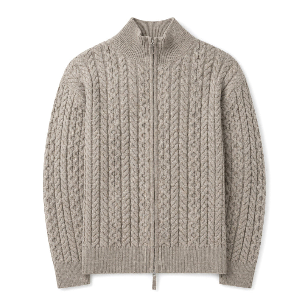 Hiltbert | Strickjacke Zopfmuster Stehkragen Taupe – Produktfoto