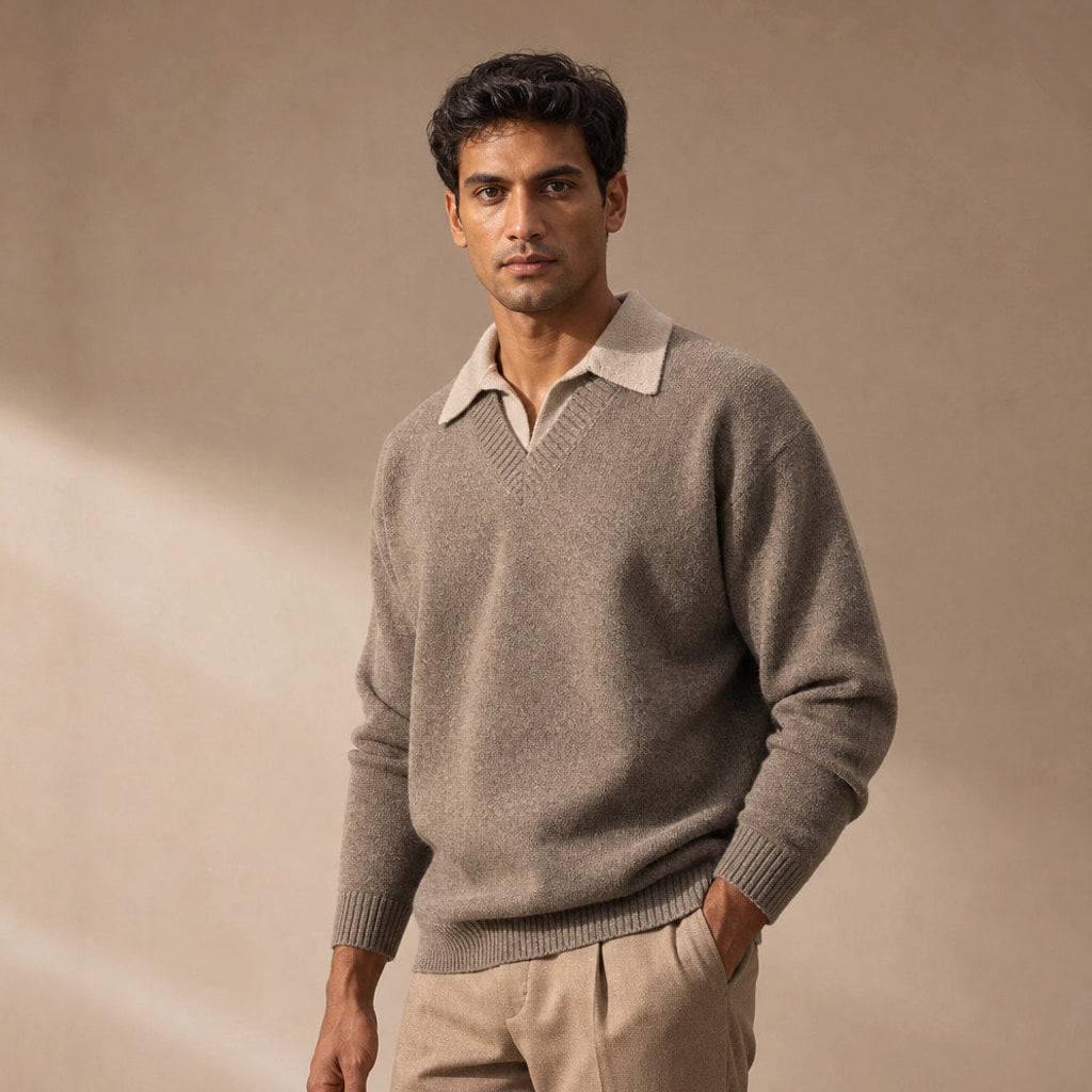 Ingmar | Pullover über Hemd mit V-Ausschnitt Taupe – Seitenansicht