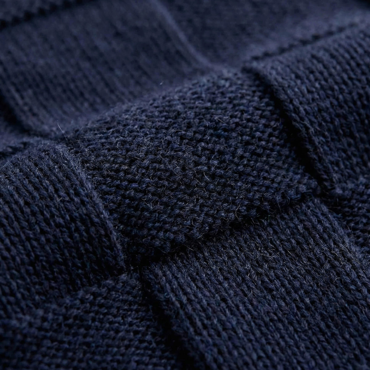 Joost | Strickpullover über Hemd – Produktfoto