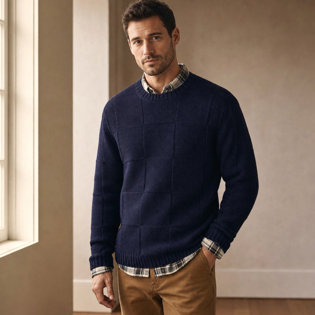 Joost | Strickpullover über Hemd Navy – Gestyltes Editorial-Foto