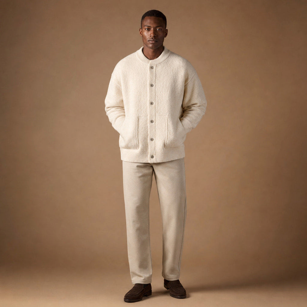 Oswald | Strickjacke Knopfleiste Wollstrick Elfenbein – Gesamtlook