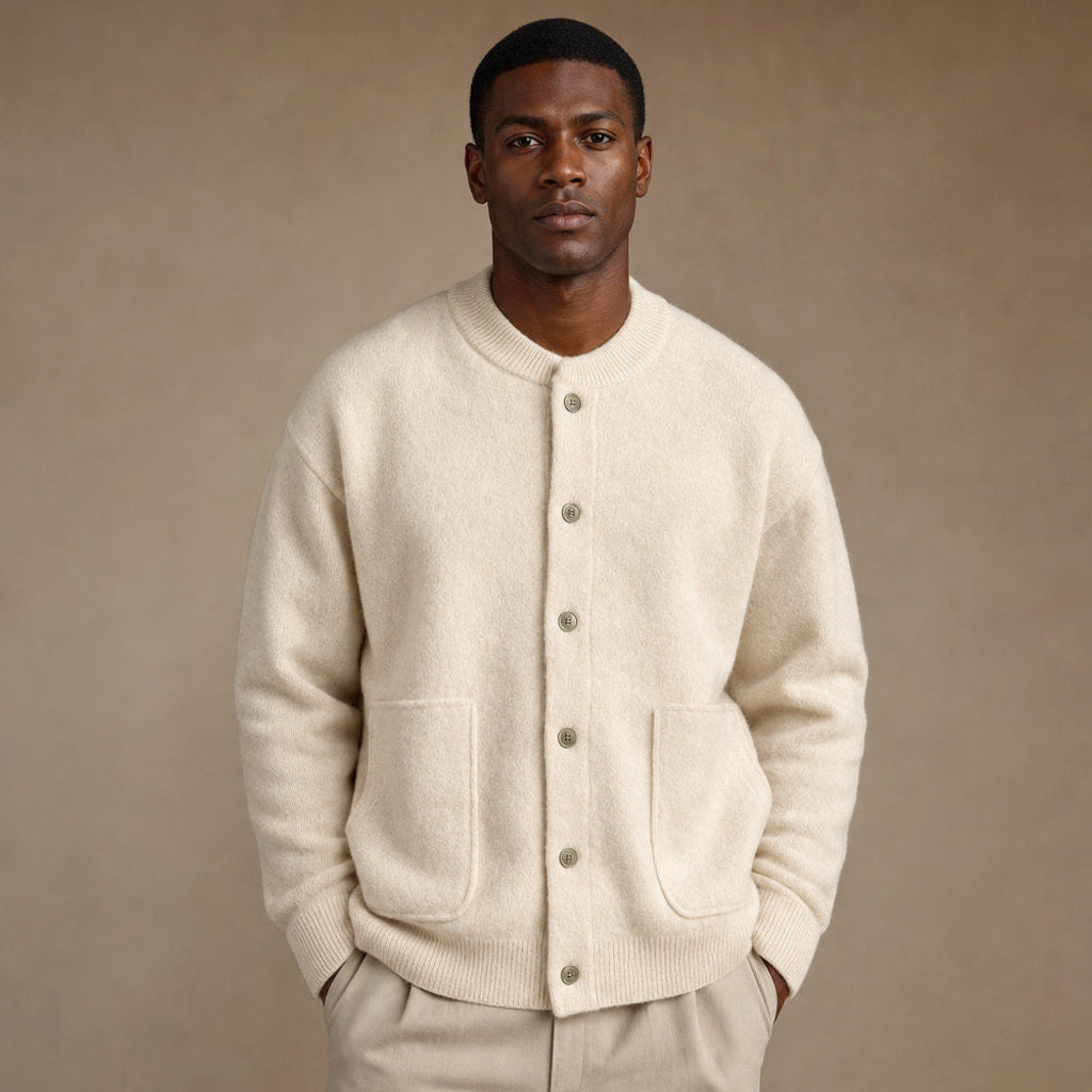 Oswald | Strickjacke Knopfleiste Wollstrick in Elfenbein – Premium Editorial