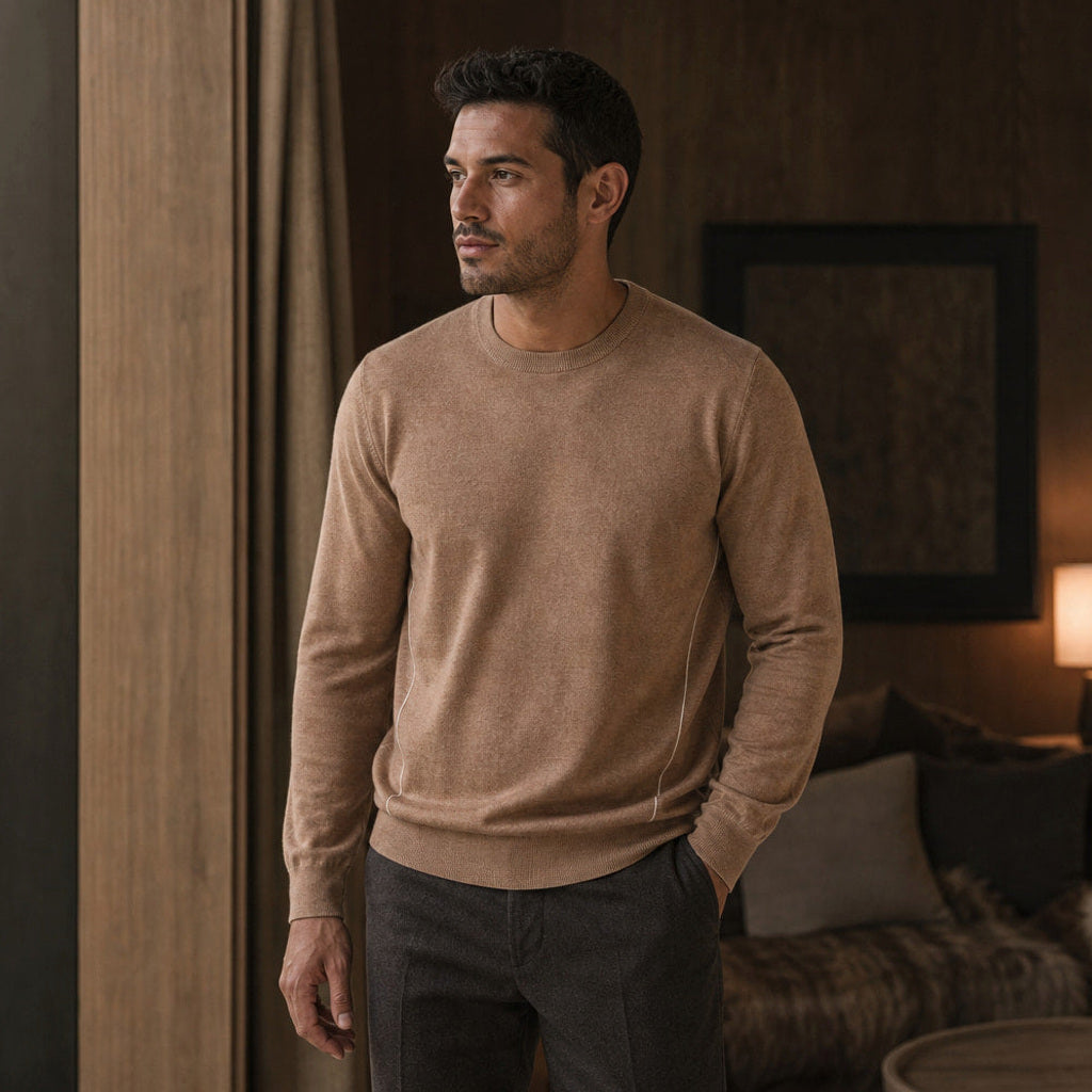 Untold | Feinstrick-Pullover Kontrastpaspel Camel – Gestyltes Editorial-Foto