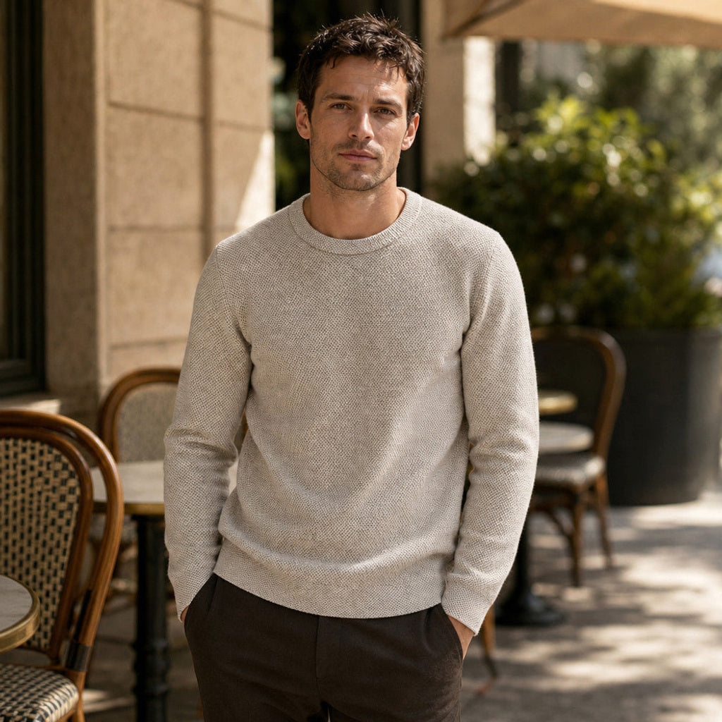 Vincenz | Wollpullover Birdseye-Strick Haferbeige – Gestyltes Editorial-Foto