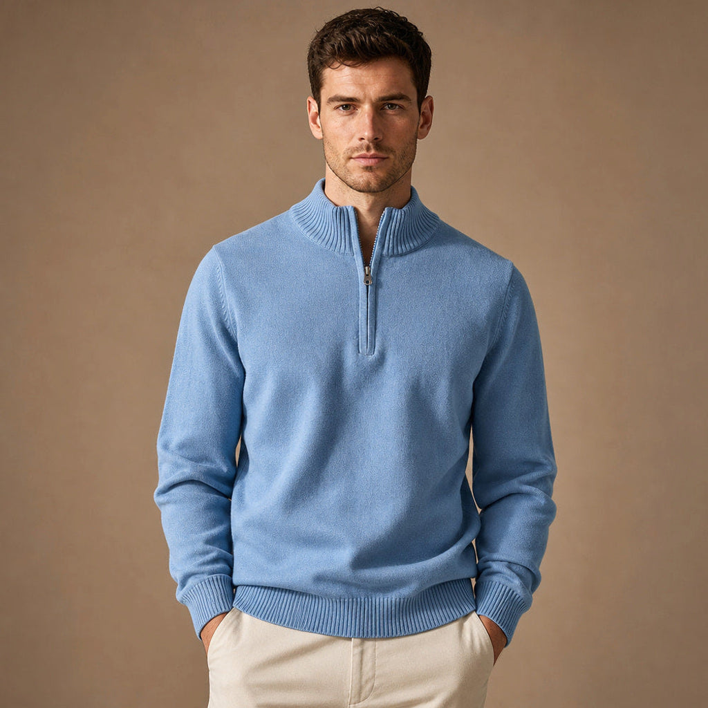 Volkhard | Strickpullover Stehkragen Kurzreißverschluss in Blau – Premium Editorial