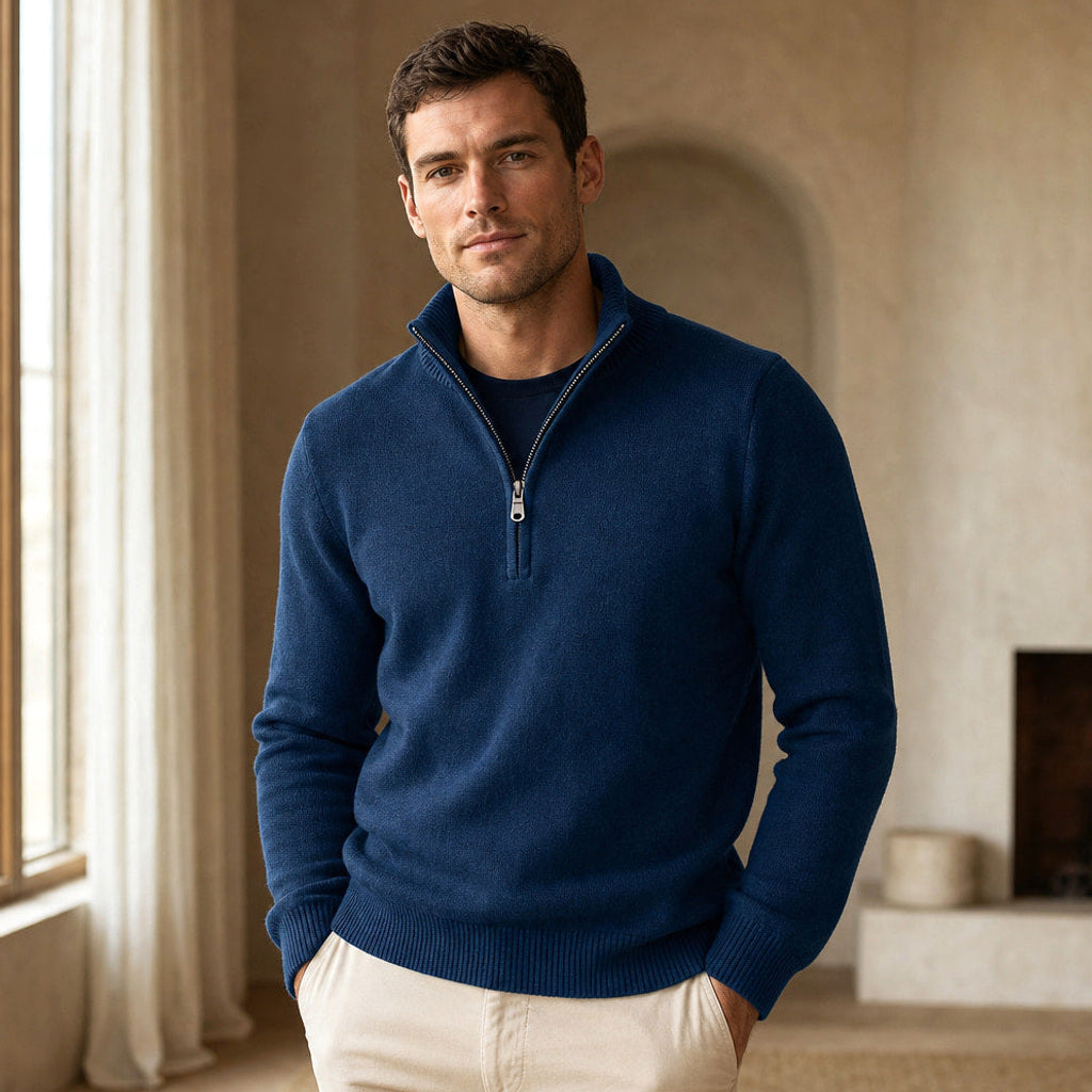 Volkhard | Strickpullover Stehkragen Kurzreißverschluss Navy – Gestyltes Editorial-Foto