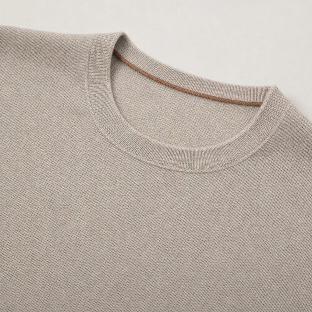 Xaver | Feinstrick-Pullover Rundhals Champagnerbeige – Stoff- und Detailaufnahme