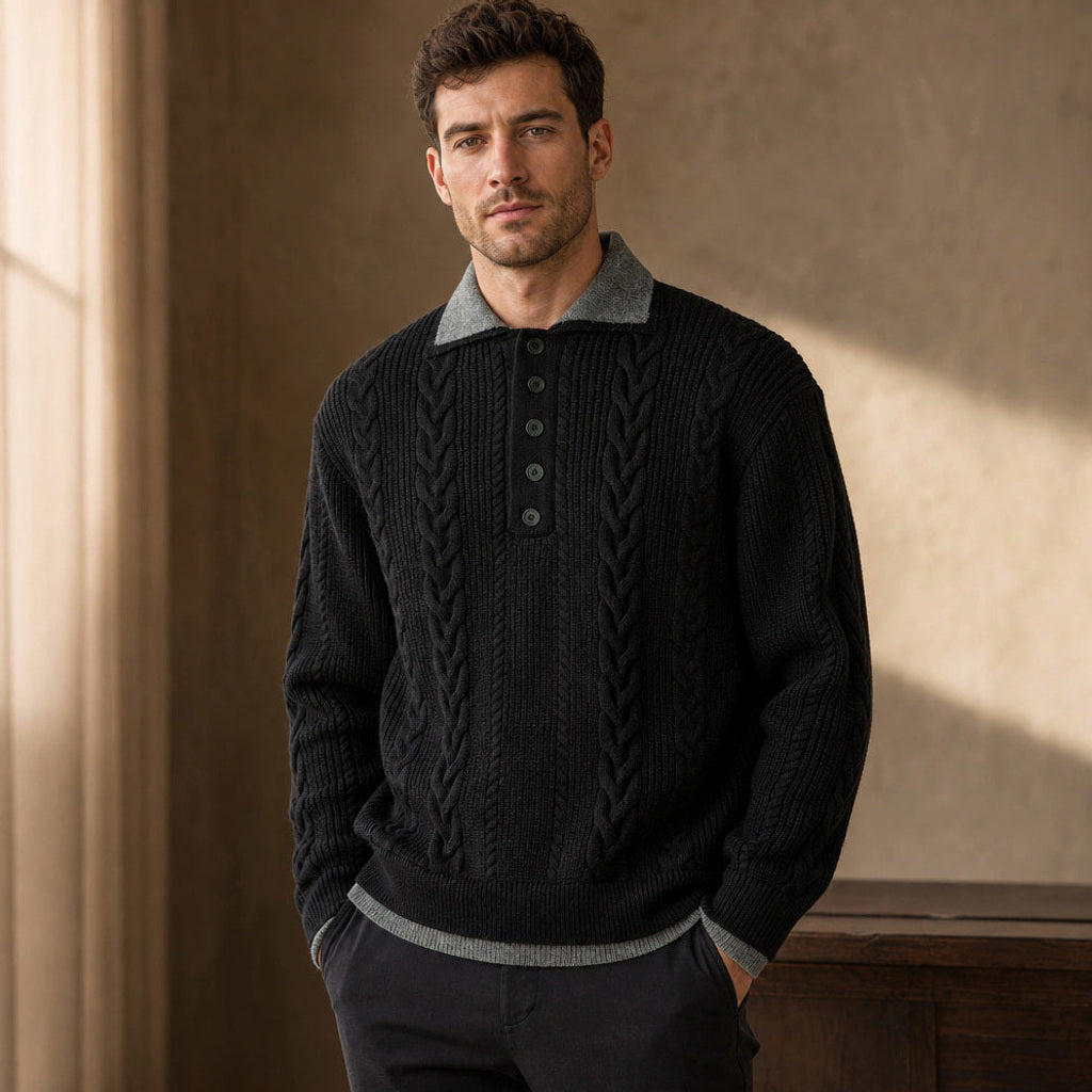 Zeno | Zopfstrickpullover mit Hemdkragen Schwarz – Gestyltes Editorial-Foto