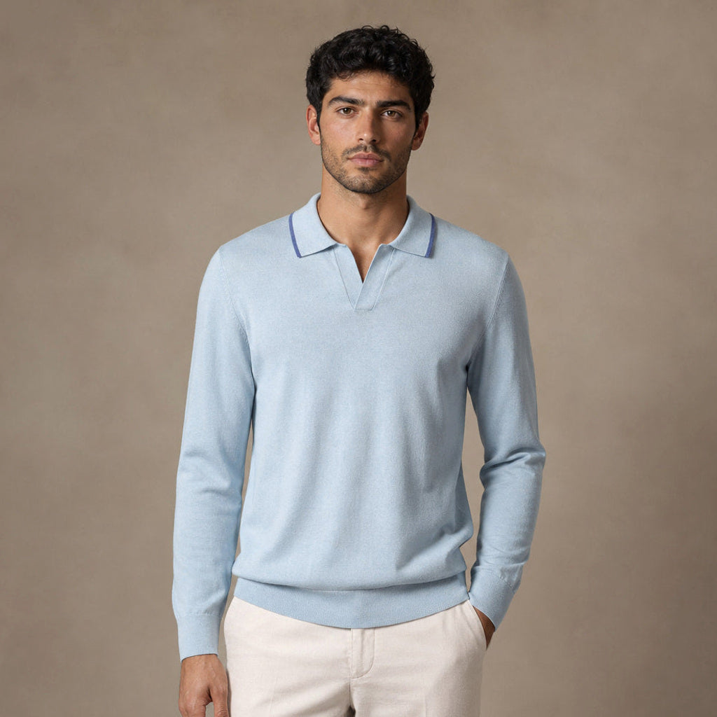 Langarm-Poloshirt aus Feinstrick in Puderblau mit offenem Strickkragen